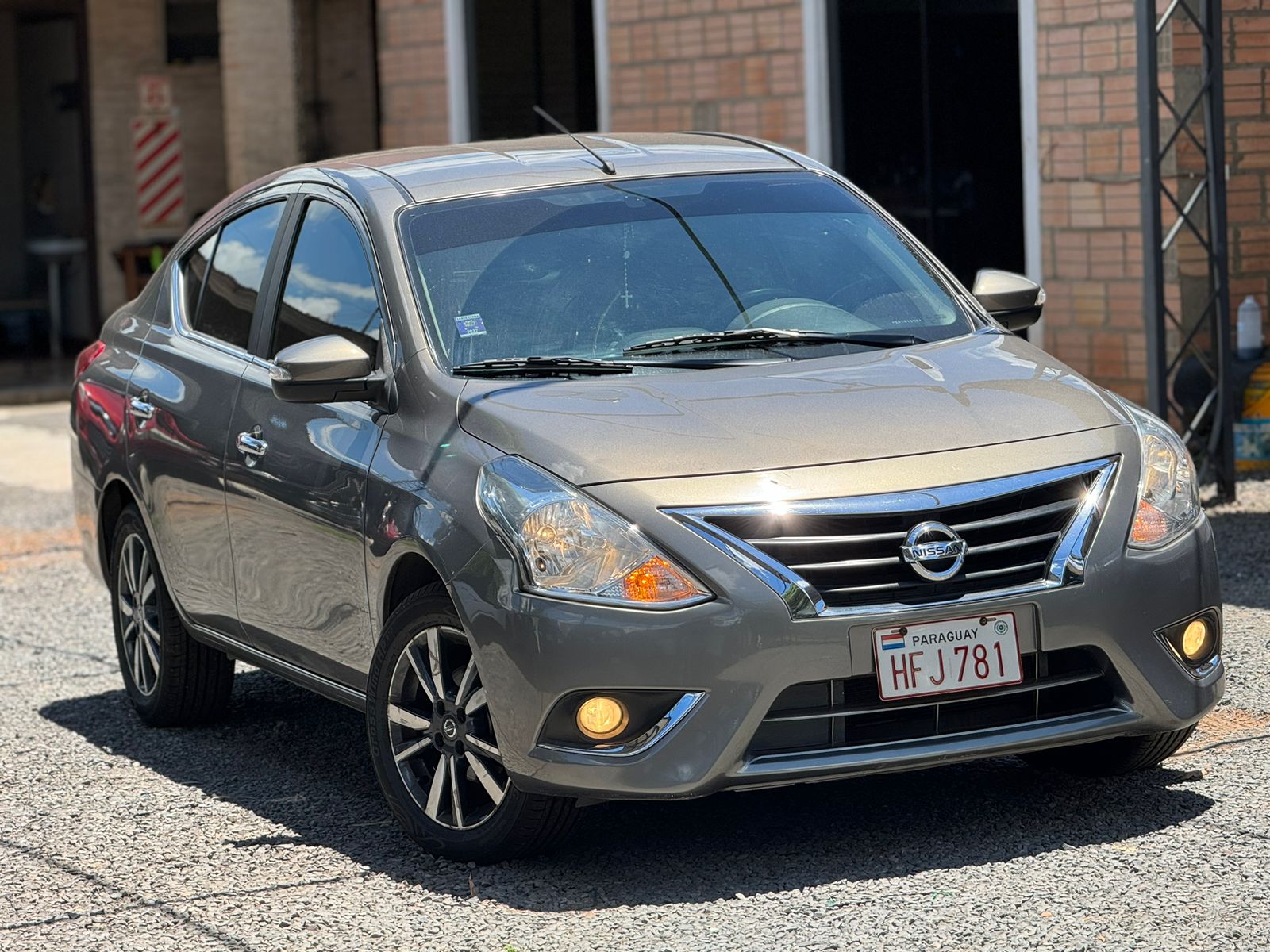 NISSAN-Versa-2019